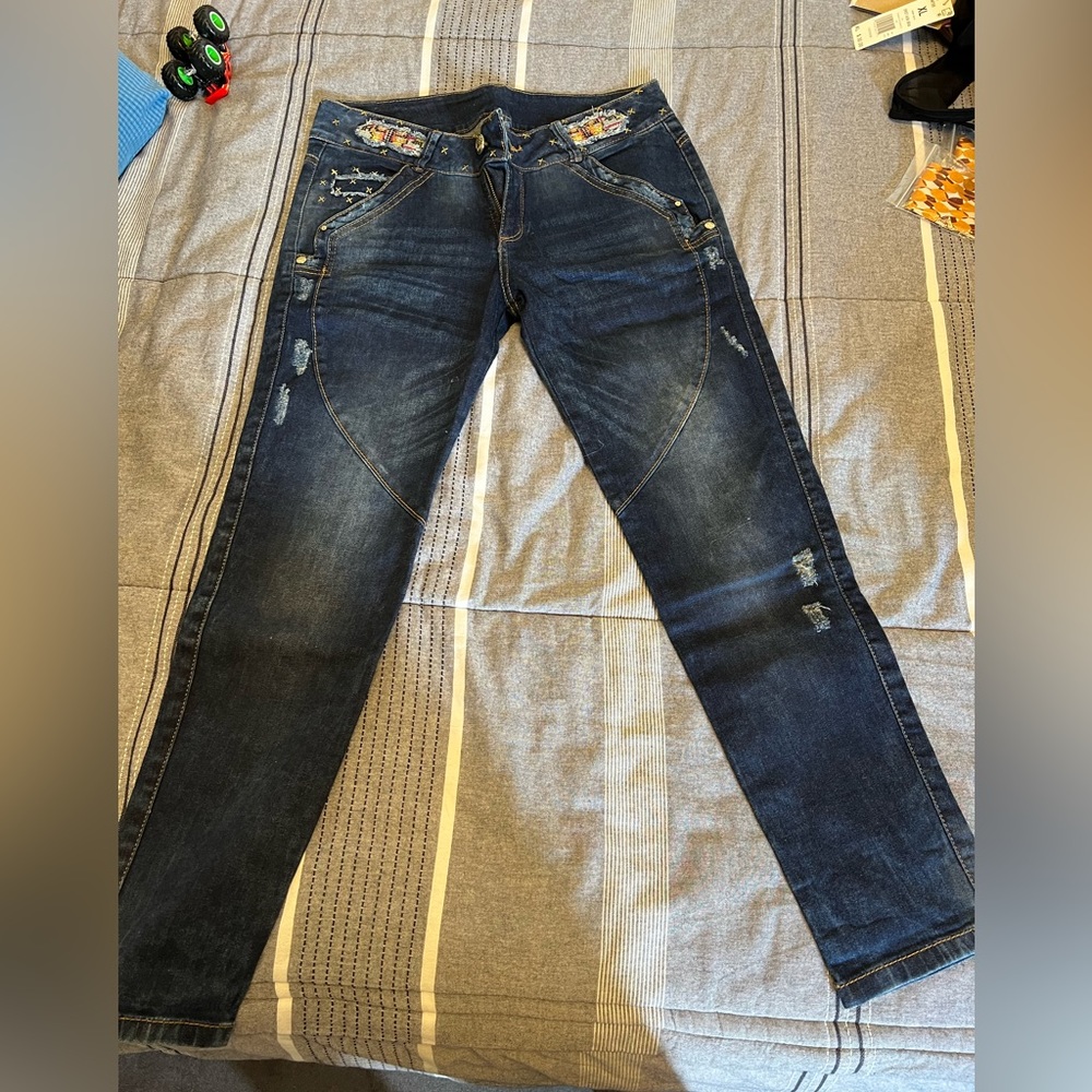 Colombian jeans it’s like. Size 6 to 8